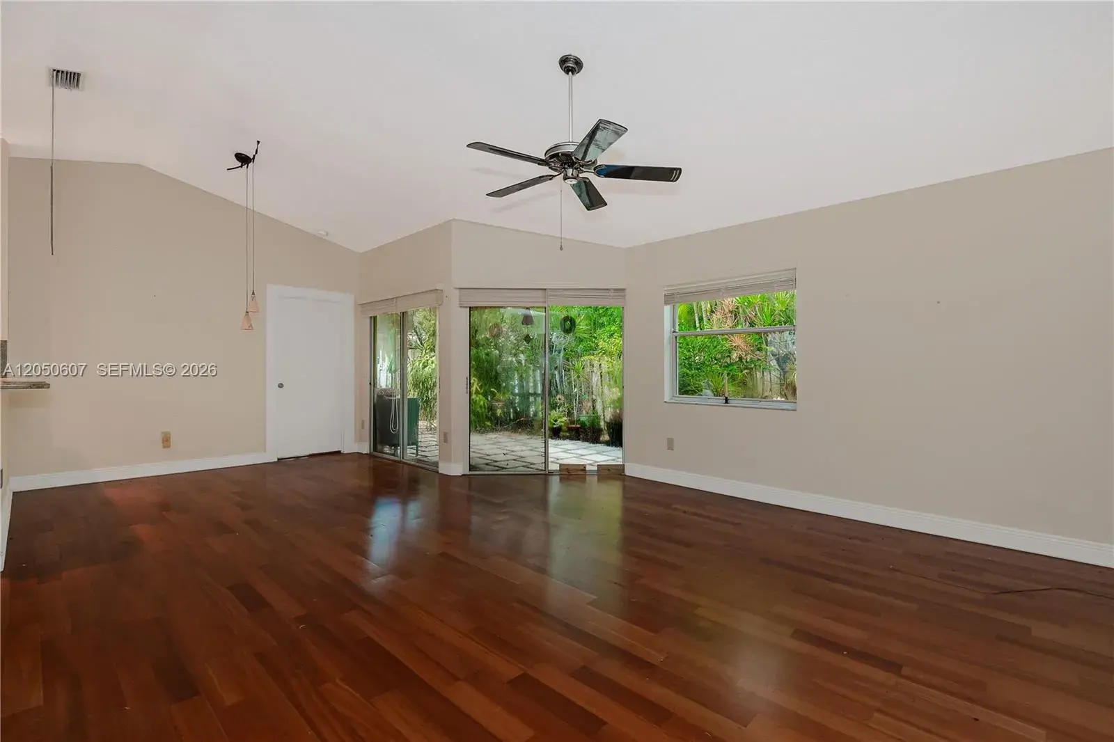 9852 NW 9th Ct, Plantation FL 33324