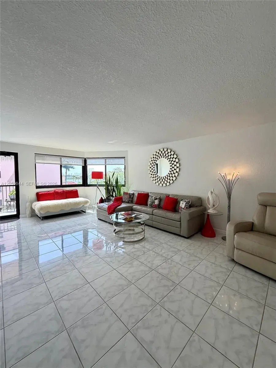 2 bedroom 2 bath Residential for sale at 20850 San Simeon Way # 5, Miami FL 33179