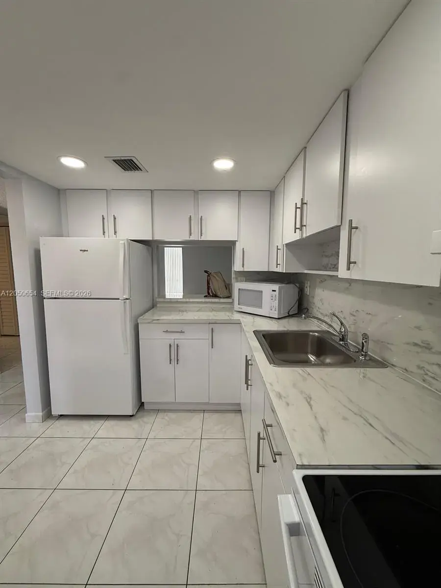 1855 W 60th St # B, Hialeah FL 33012