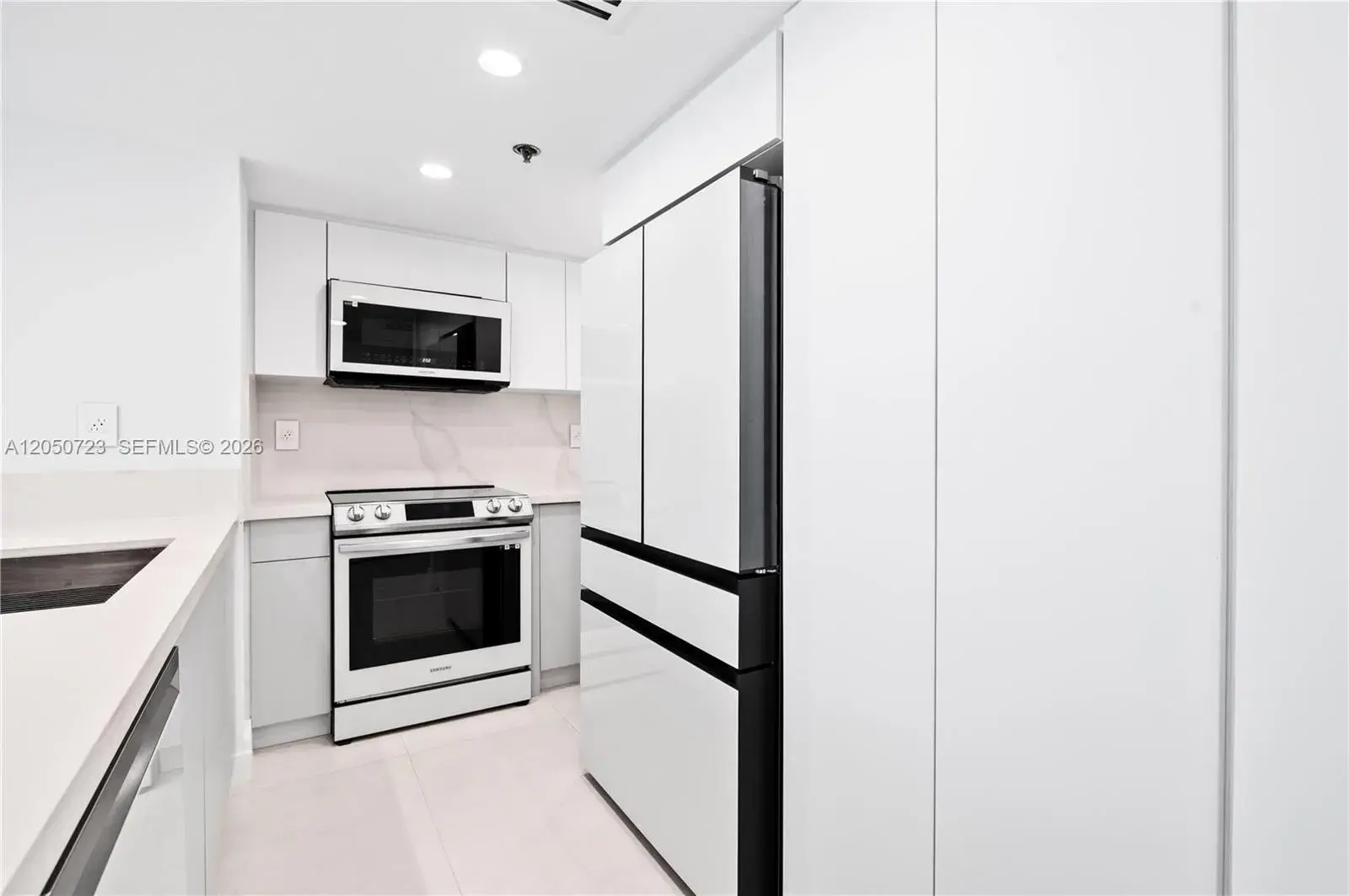 540 Brickell Key Dr # 719, Miami FL 33131