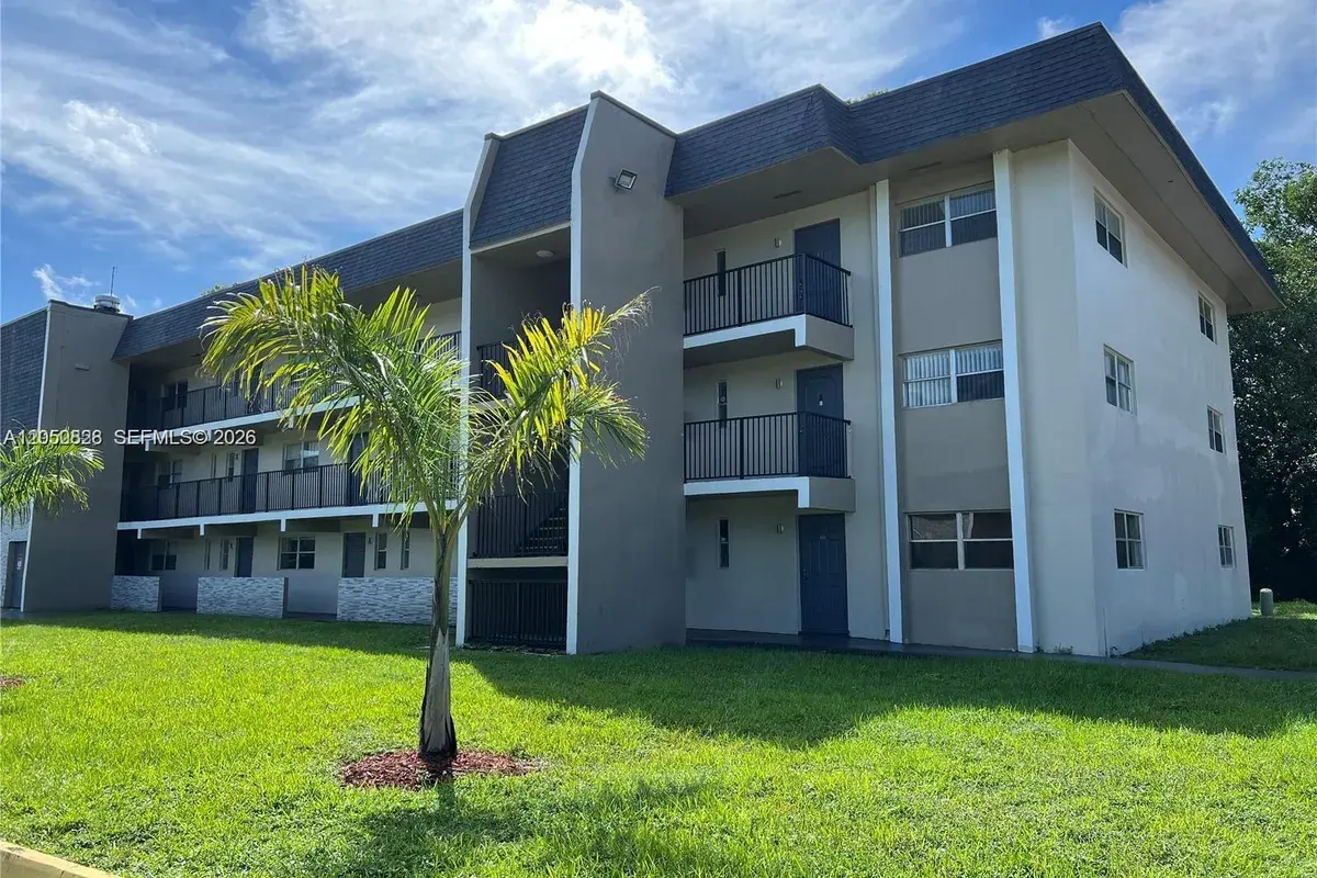 8000 Fairview Dr # 301, Tamarac FL 33321