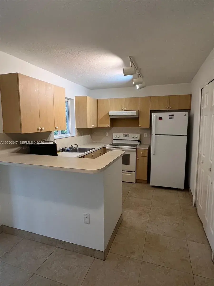 2911 SE 13th Rd # 40, Homestead FL 33035