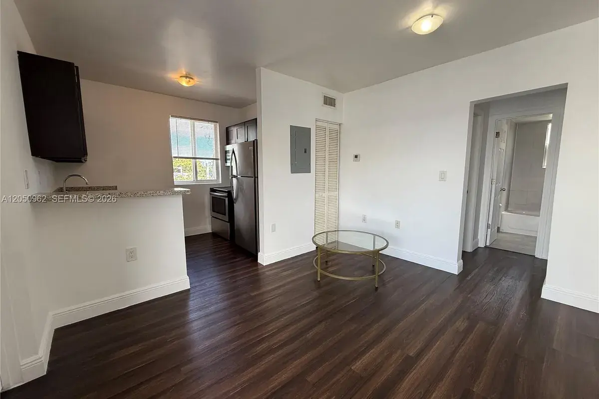 540 NW 7th St # 19, Miami FL 33136