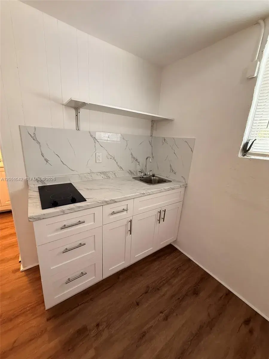 2750 SW 26th St # 1, Miami FL 33133