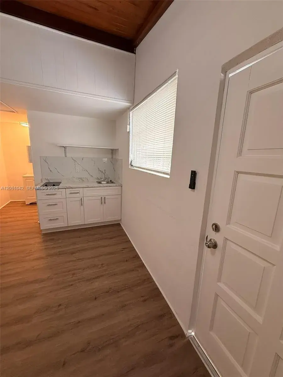 2750 SW 26th St # 1, Miami FL 33133