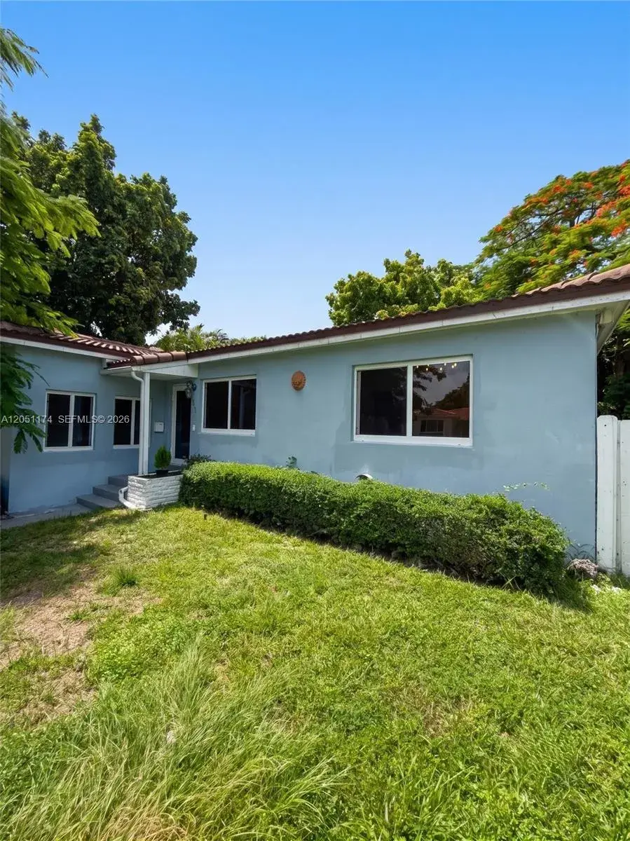 2 bedroom 1 bath Residential Lease for rent at 545 NE 111th St # 1, Miami FL 33161