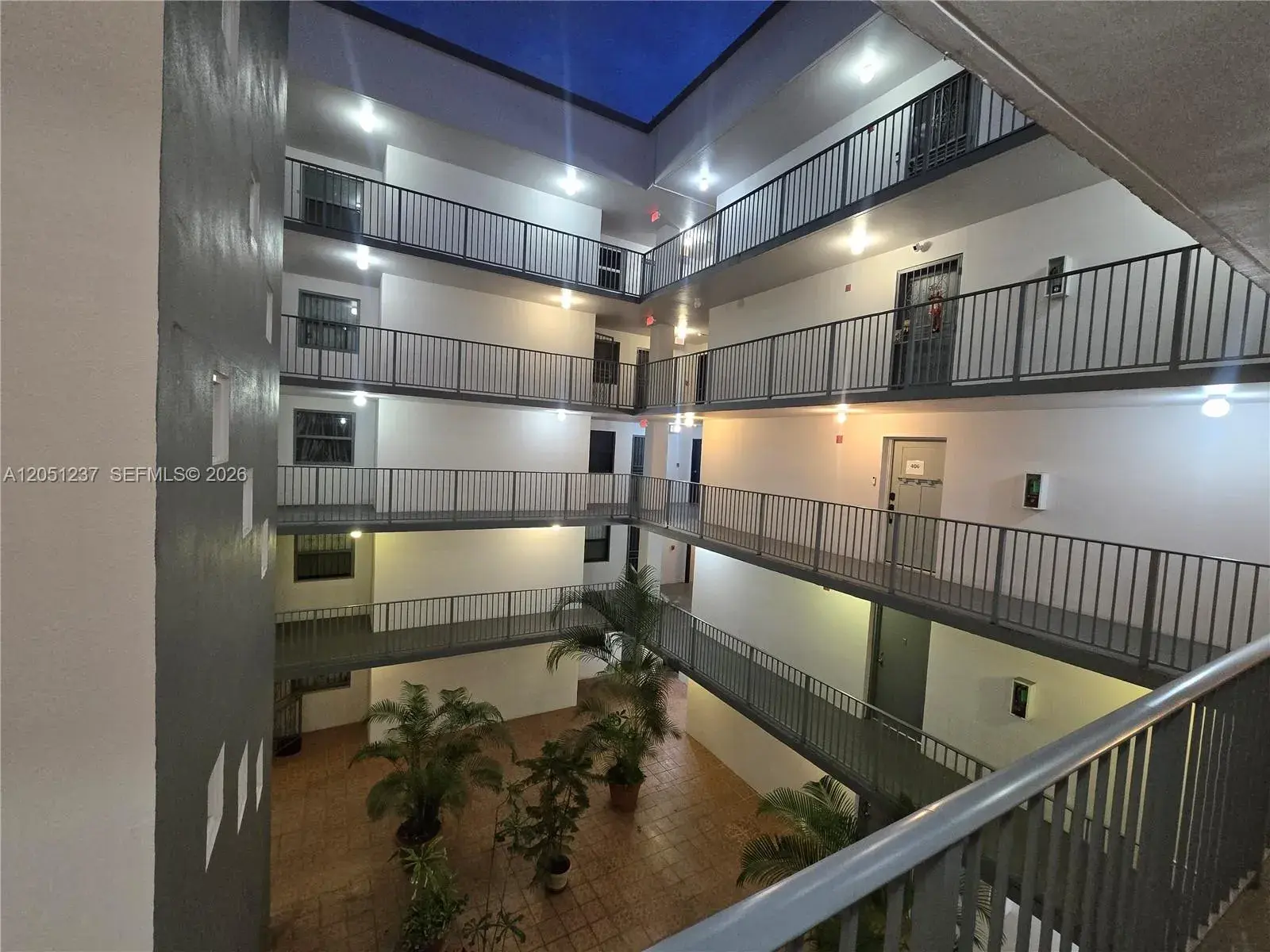 546 SW 1st ST # 607, Miami FL 33130