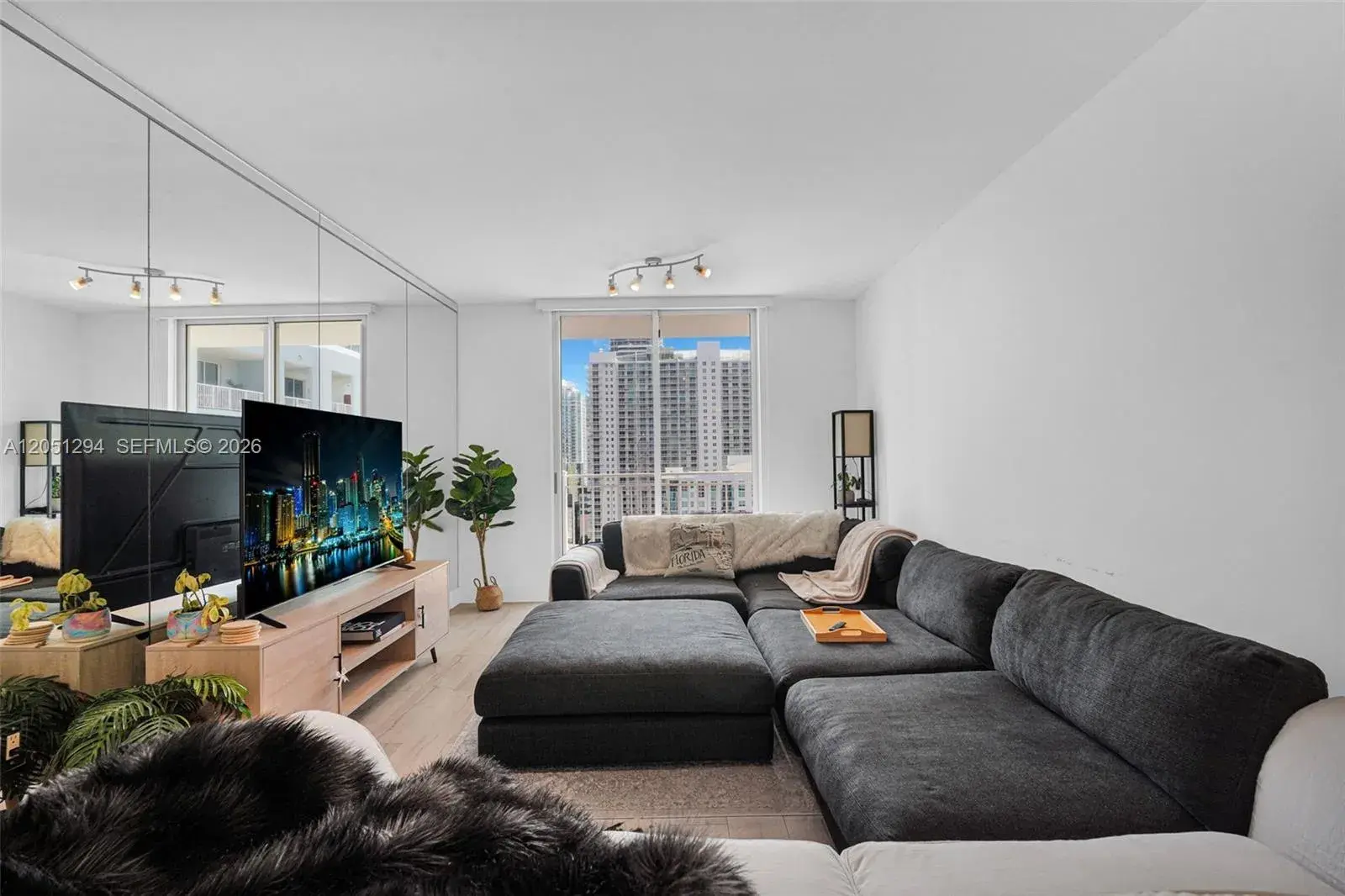 185 SE 14th Ter # 2810, Miami FL 33131
