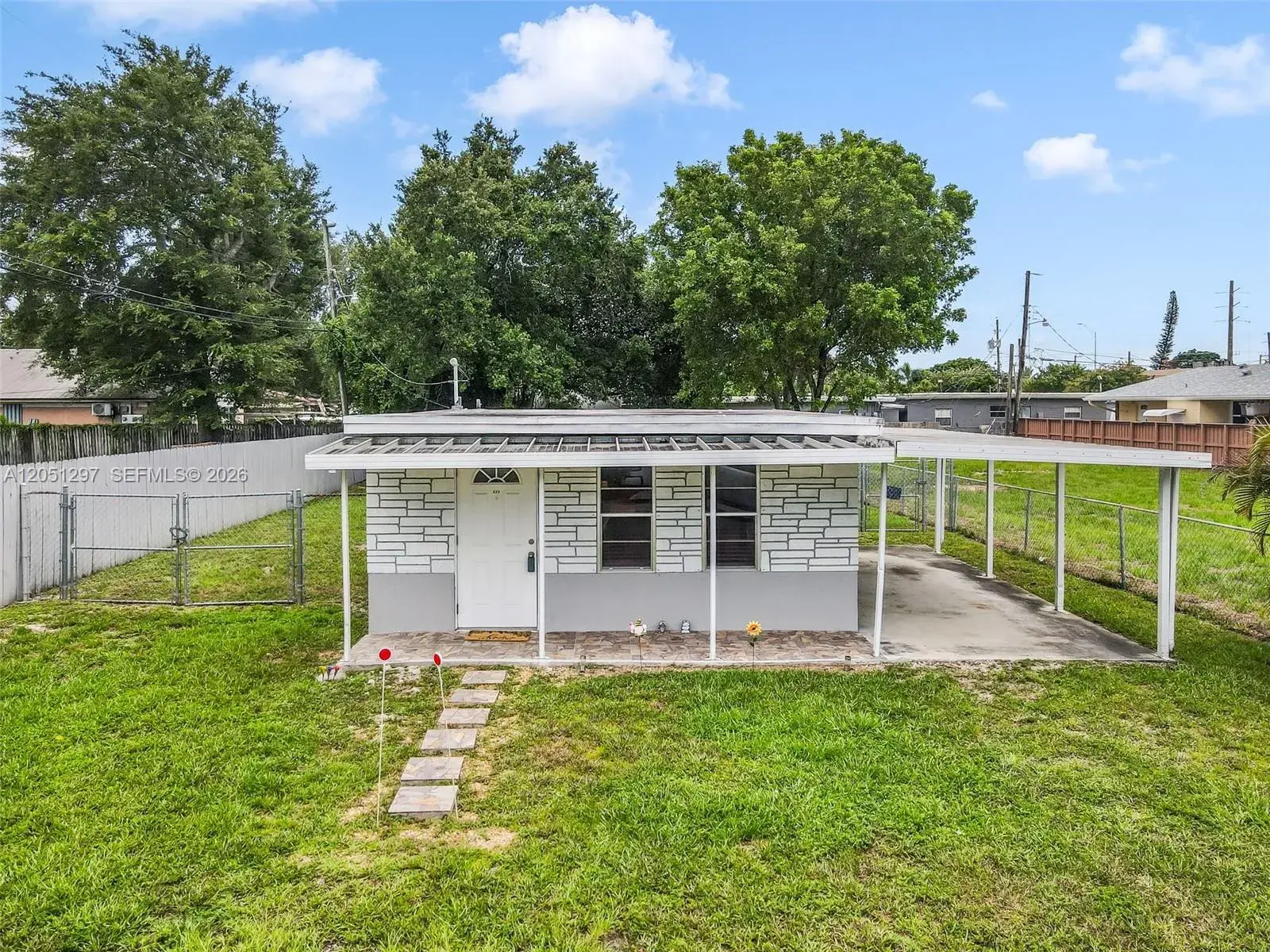 2 bedroom 1 bath Residential for sale at 523 N 60th Way, Hollywood FL 33024