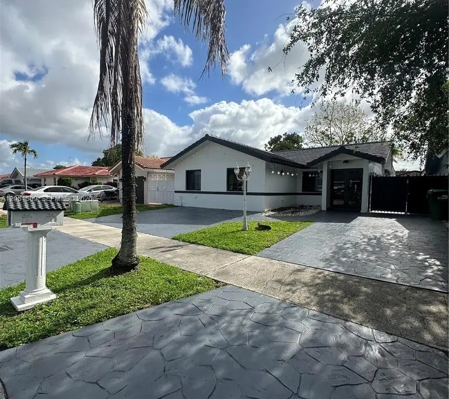 5923 SW 147th Pl, Miami FL 33193