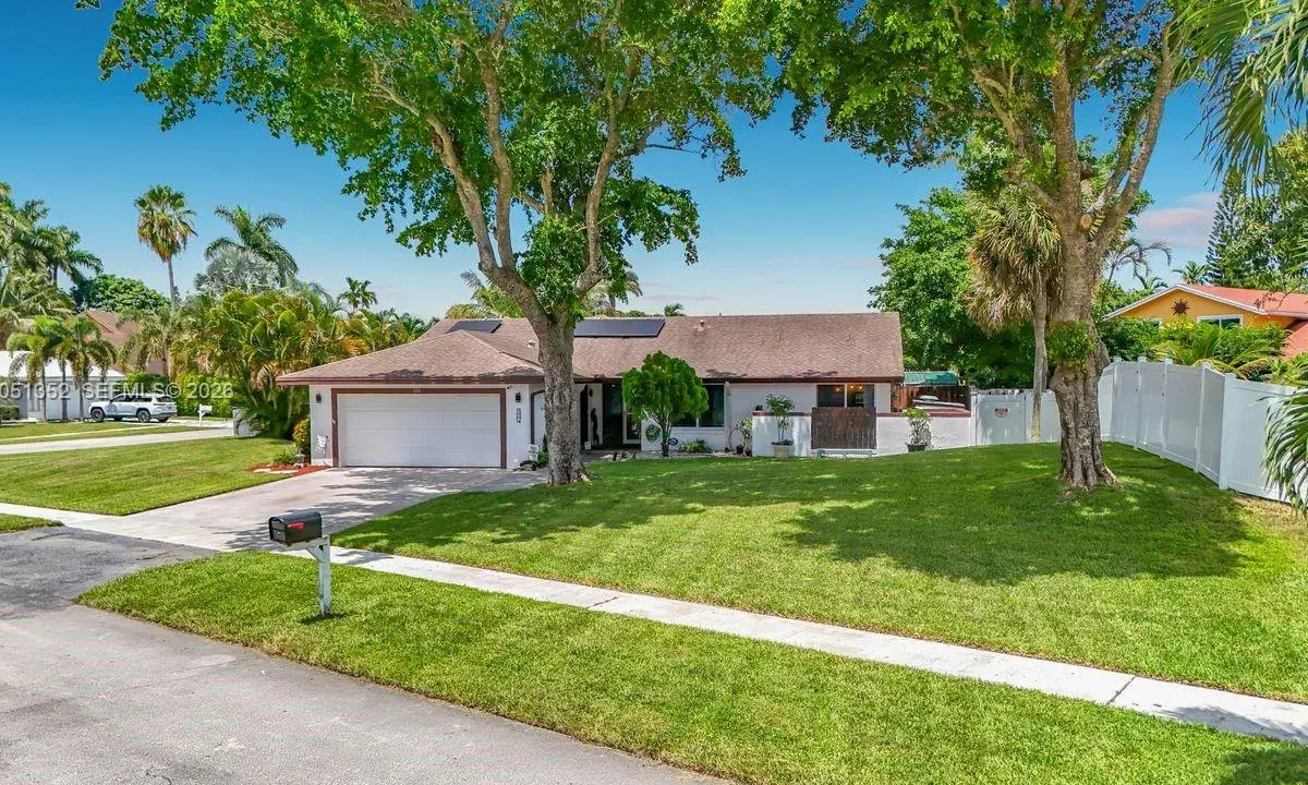 4201 NW 73rd Ave, Lauderhill FL 33319