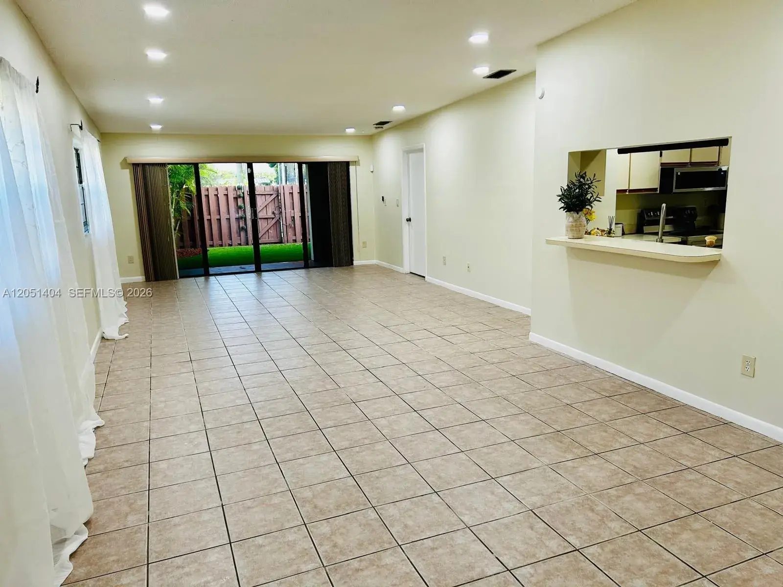 6524 NW 188th Ln, Hialeah FL 33015