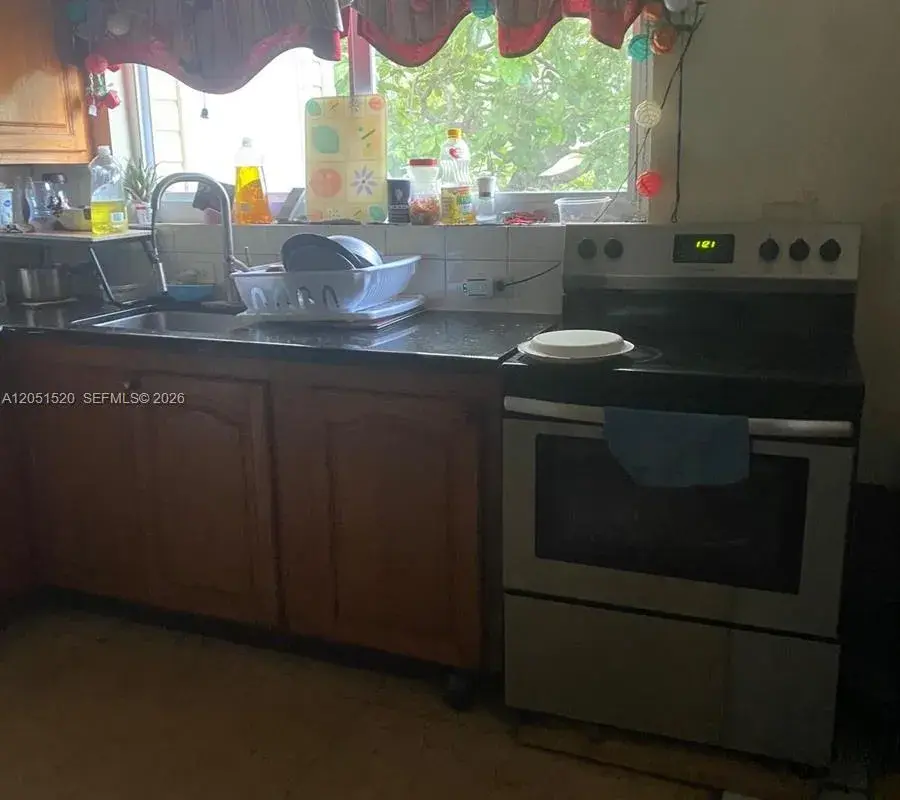 218 SW 10th Ave, Miami FL 33130