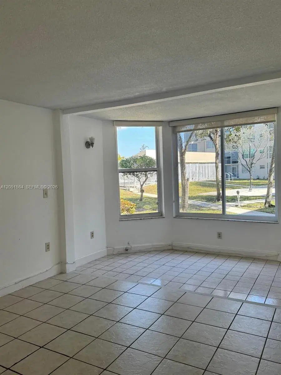 1401 NE 191st St # D108, Miami FL 33179