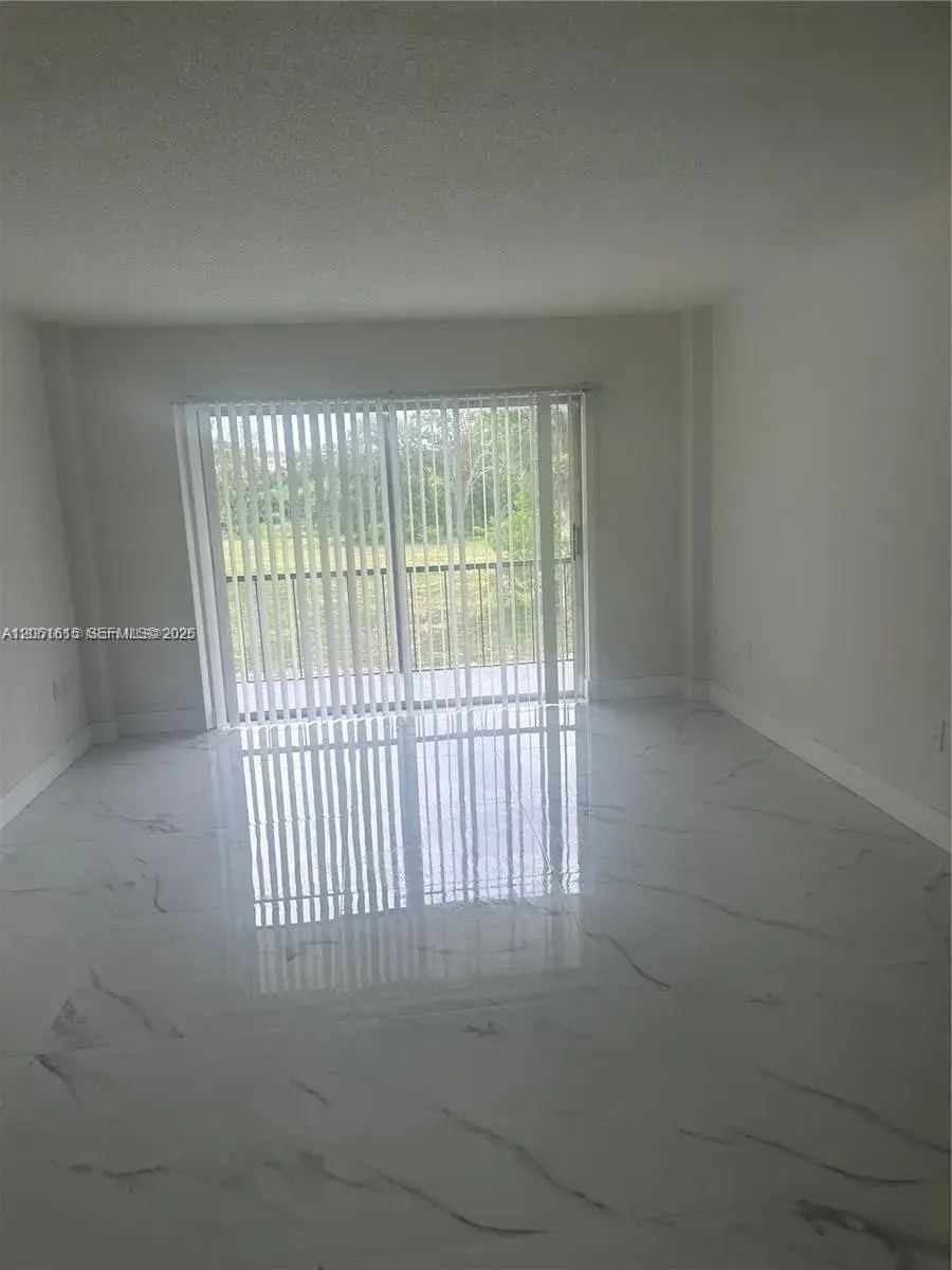 4166 Inverrary Dr # 210, Lauderhill FL 33319