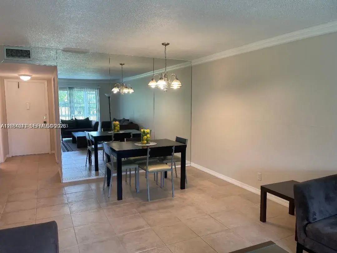 950 Hillcrest Dr # 102, Hollywood FL 33021