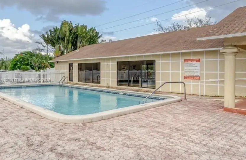 441 SE 3rd St # 505, Dania Beach FL 33004