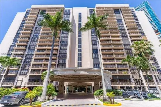 2 bedroom 2 bath Residential Lease for rent at 1450 Brickell Bay Dr # 801, Miami FL 33131