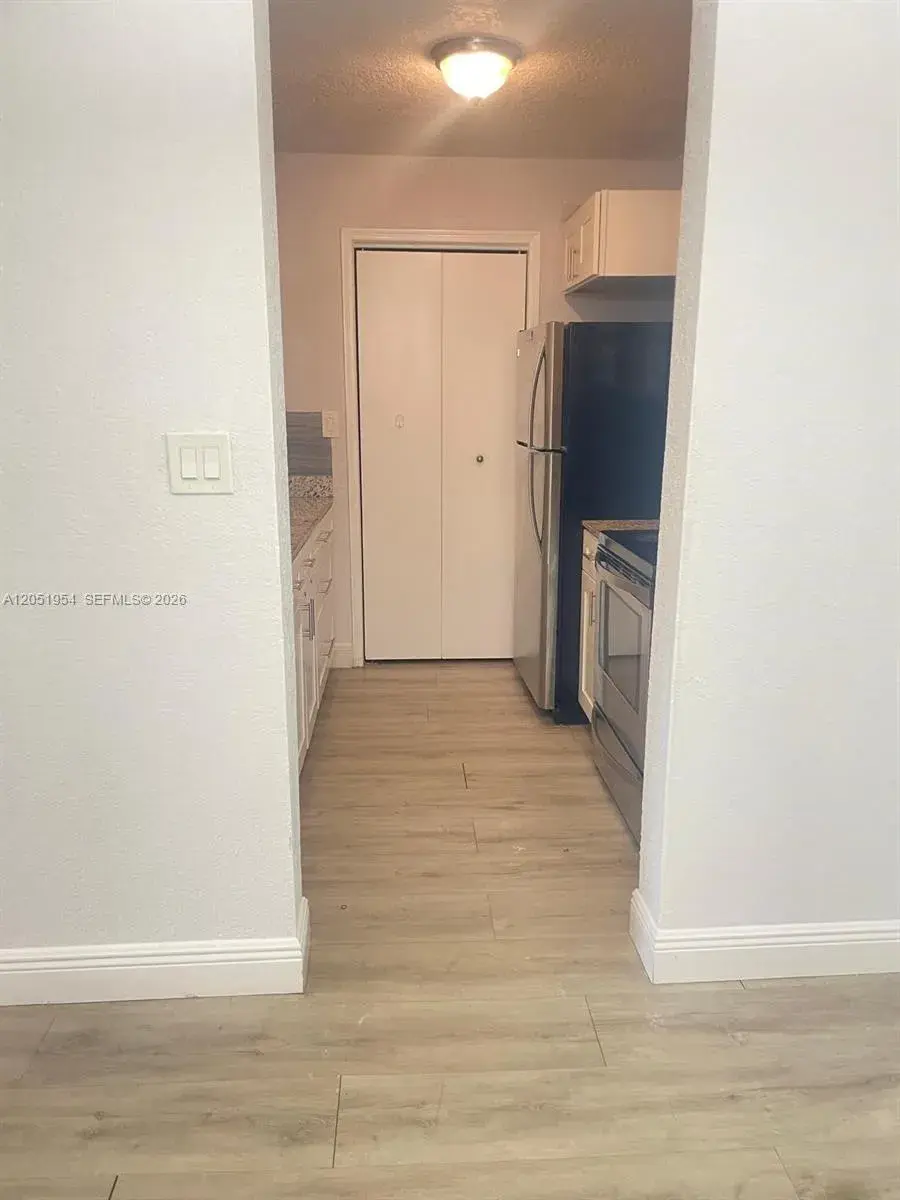 927 Riverside Dr # 320, Coral Springs FL 33071