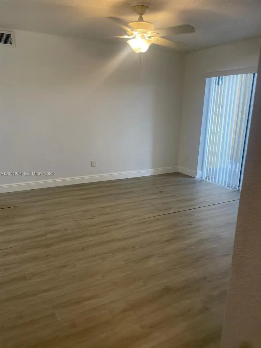 927 Riverside Dr # 320, Coral Springs FL 33071