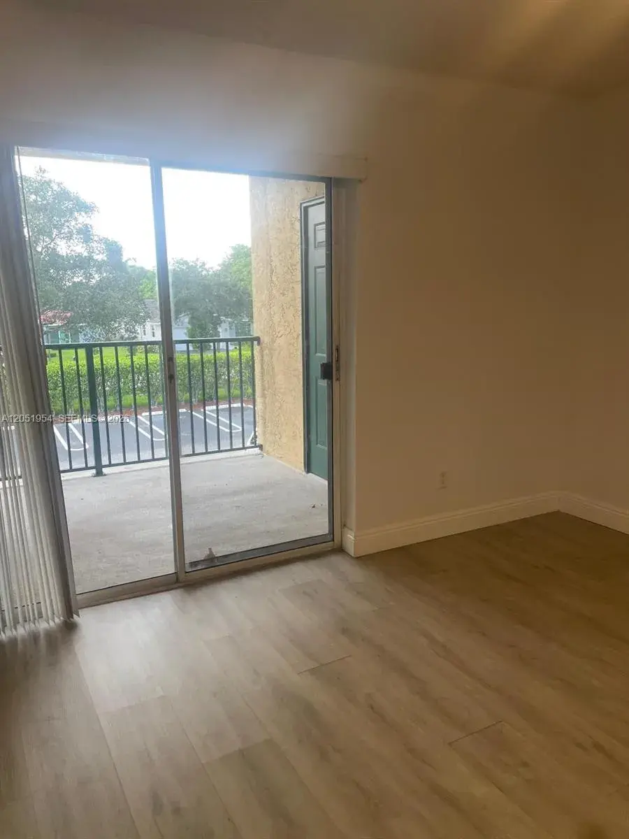 927 Riverside Dr # 320, Coral Springs FL 33071