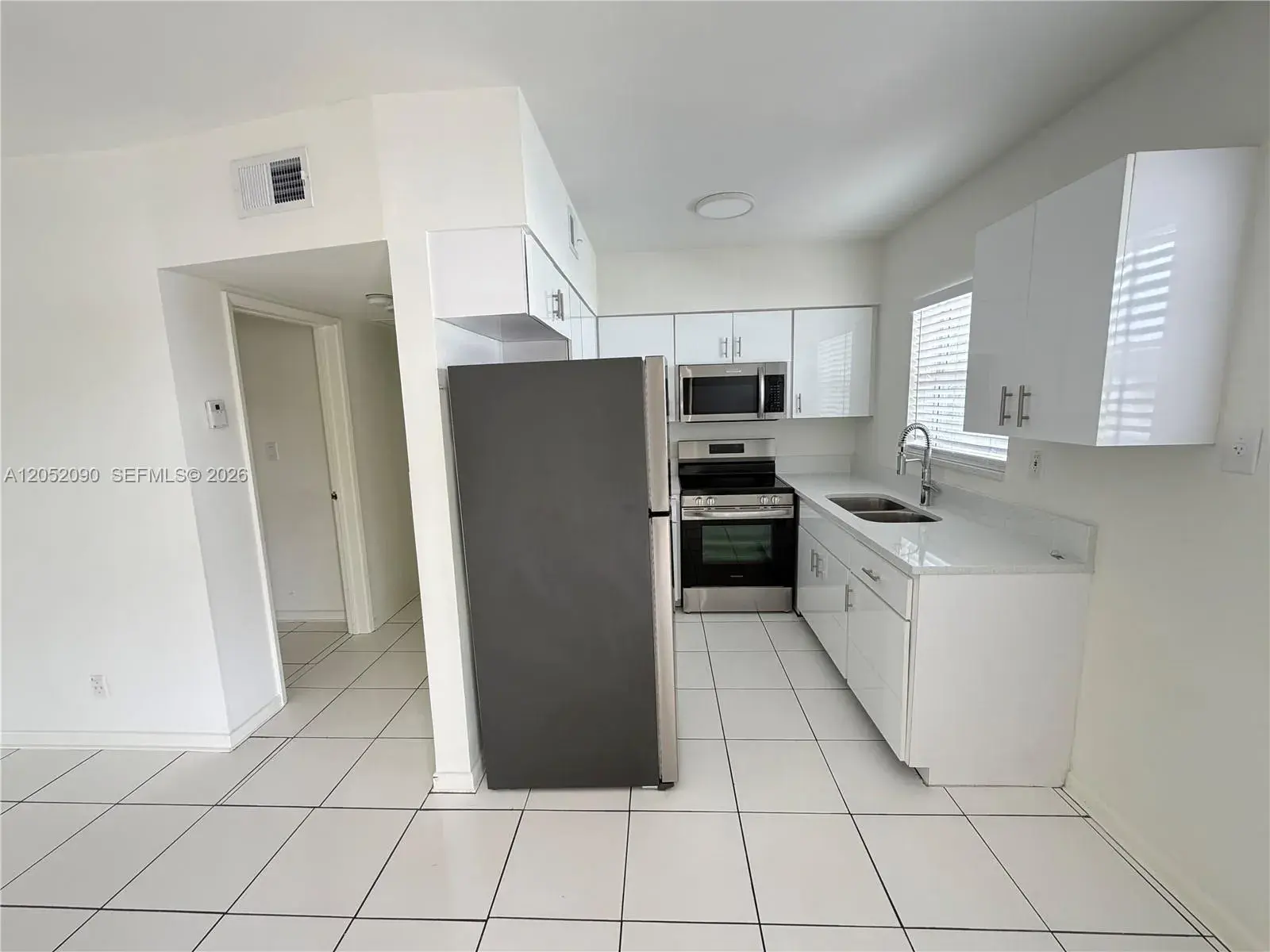 2352 NE 9th St # B, Fort Lauderdale FL 33304