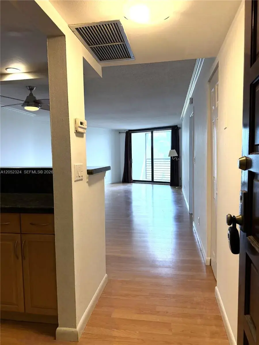 1 bedroom 1 bath Residential Lease for rent at 3800 N Hills Dr # 401, Hollywood FL 33021