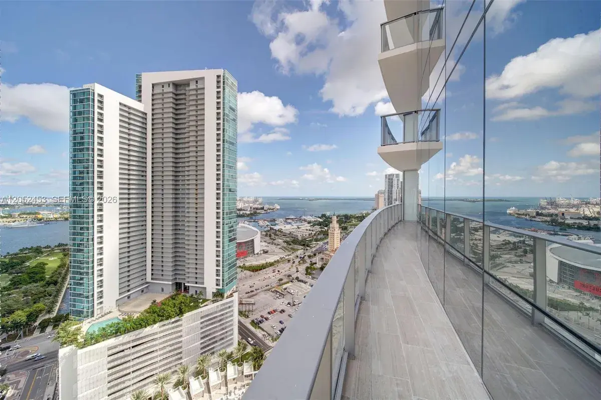 851 NE 1st Avenue # 3003, Miami FL 33132