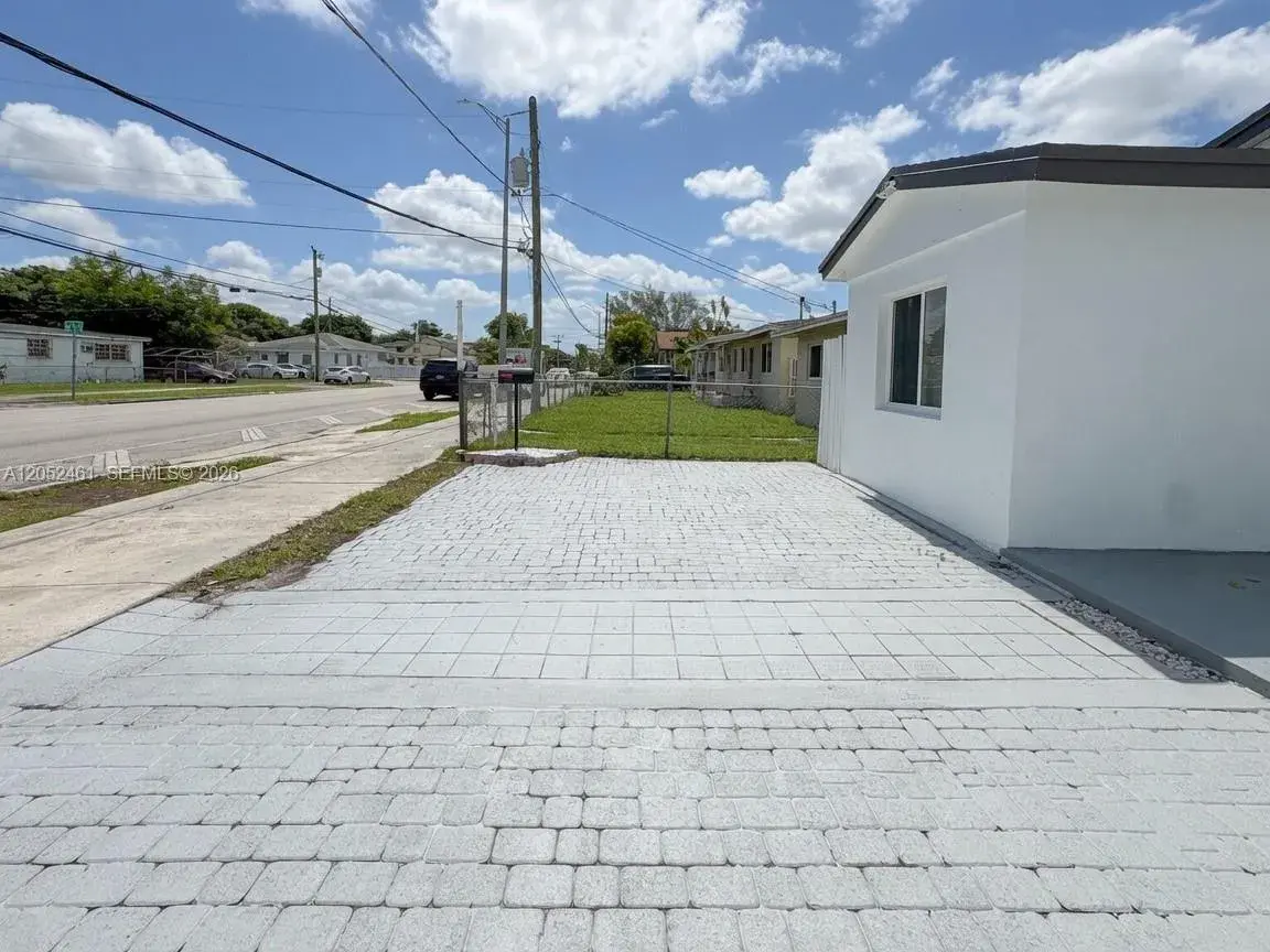 1558 NW 71st St, Miami FL 33147
