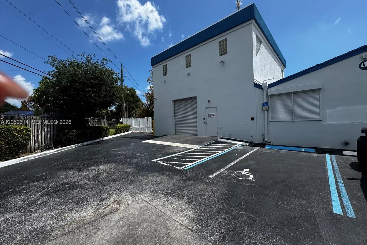 6151 Pembroke Rd, Hollywood FL 33023