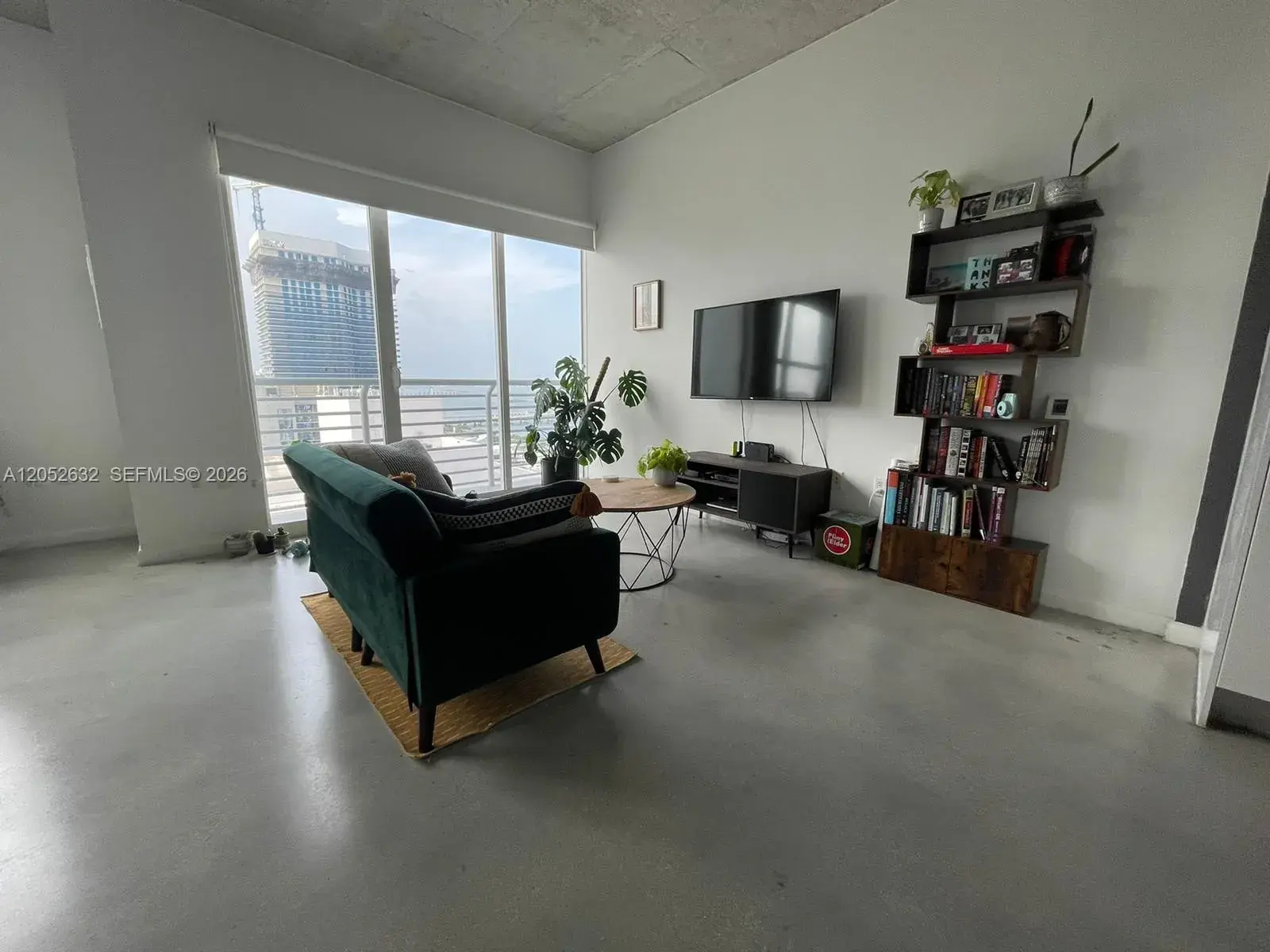 1 bedroom 1 bath Residential Lease for rent at 133 NE 2nd Ave # 2204, Miami FL 33132
