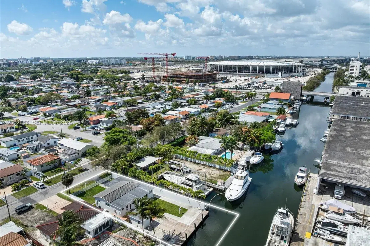 3551 NW 20th St, Miami FL 33142