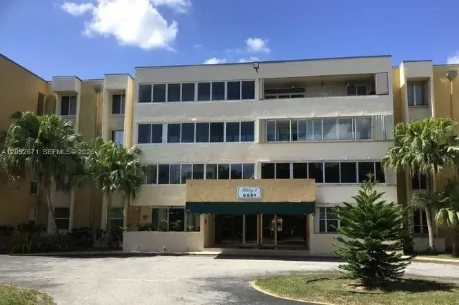 2 bedroom 2 bath Residential for sale at 6861 SW 147th Ave # 3G, Miami FL 33193