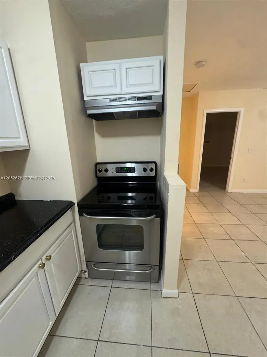 1200 NW 9th St # B, Fort Lauderdale FL 33311
