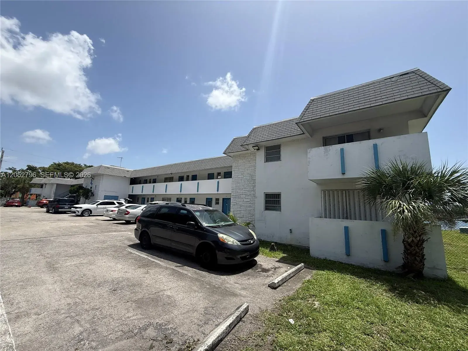 2 bedroom 2 bath Residential for sale at 19051 NE 2nd Ave # 1517, Miami FL 33179