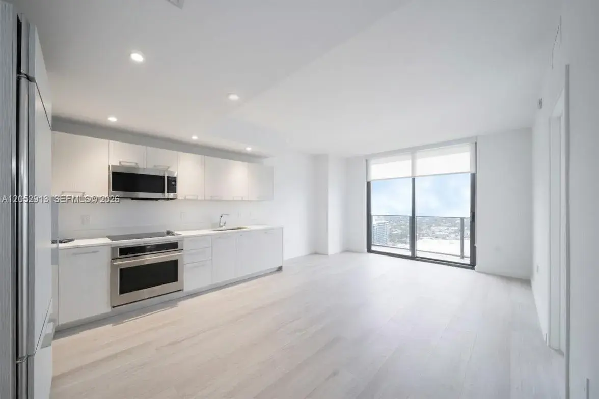 55 SW 9th St # 3207, Miami FL 33130