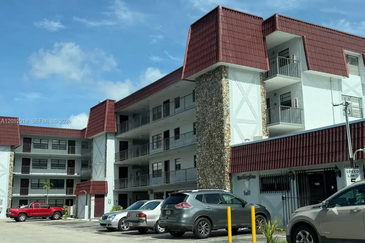 1335 W 68th St # 204, Hialeah FL 33014