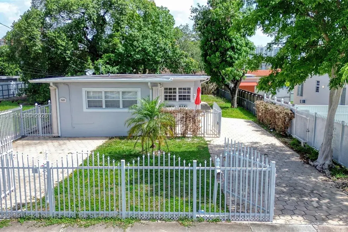 3121 SW 25th Ter, Miami FL 33133