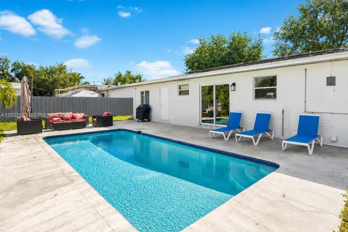 6441 Meade St, Hollywood FL 33024