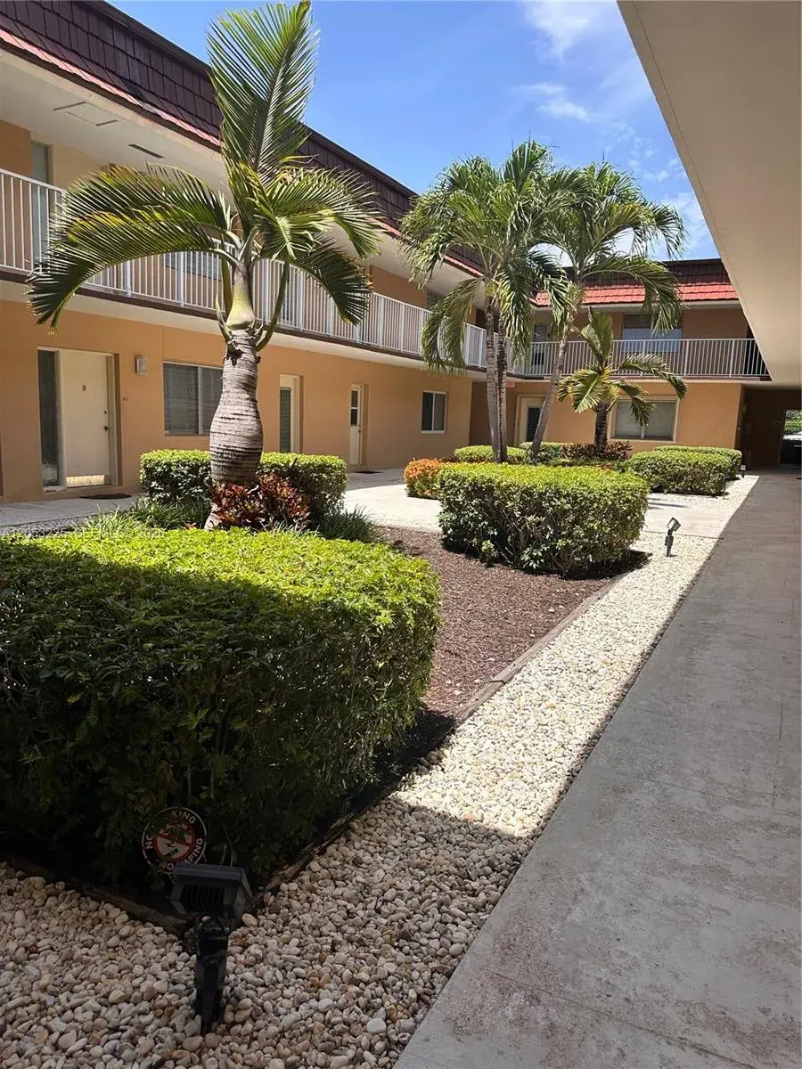 2 bedroom 1 bath Residential for sale at 5325 SW 77th Ct # 107F, Miami FL 33155