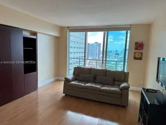325 S Biscayne Blvd # 4320, Miami FL 33131