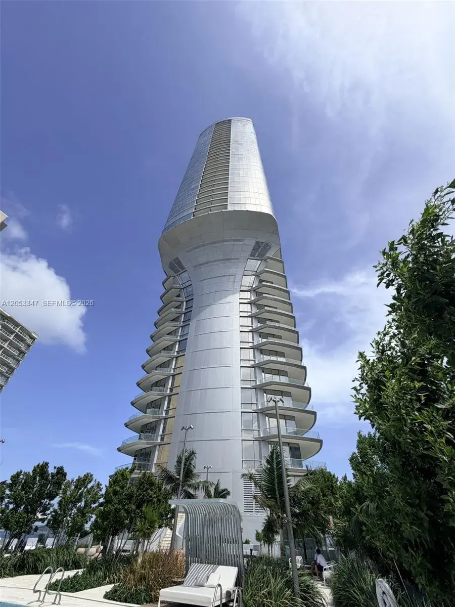 175 SE 25 ROAD # 902, Miami FL 33129