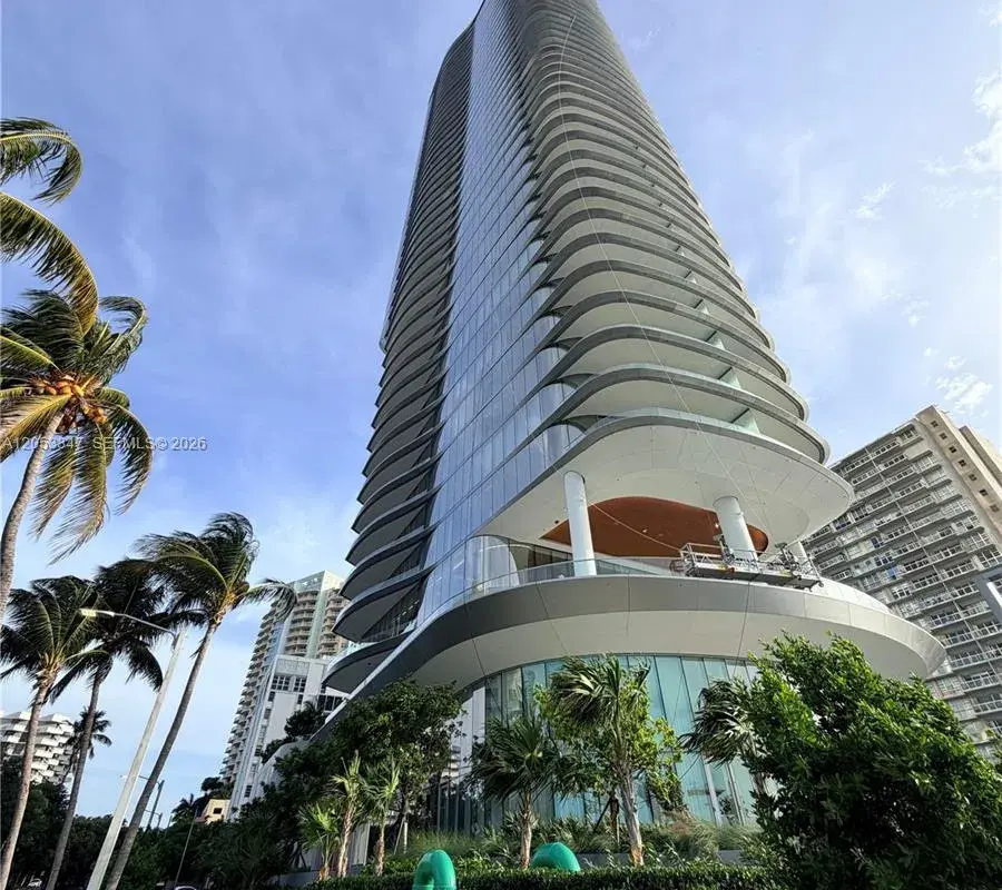 175 SE 25 ROAD # 902, Miami FL 33129