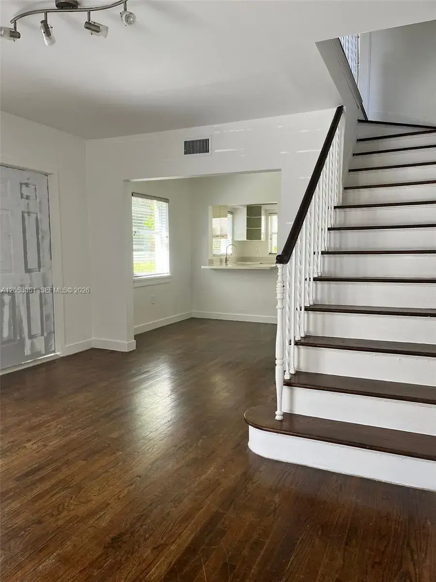 833 W 39th St # 2, Miami Beach FL 33140