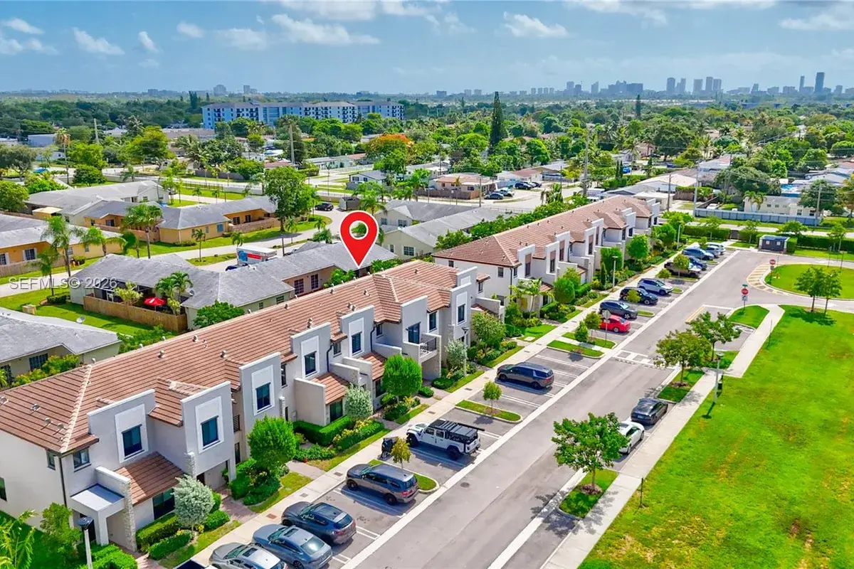 953 NE 211th St, Miami FL 33179