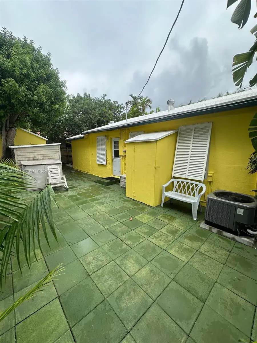 2 Kenmore Ln, Boynton Beach FL 33435
