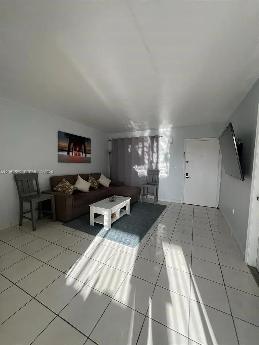 3 bedroom 2 bath Residential for sale at 8615 NW 8th St # 414, Miami FL 33126