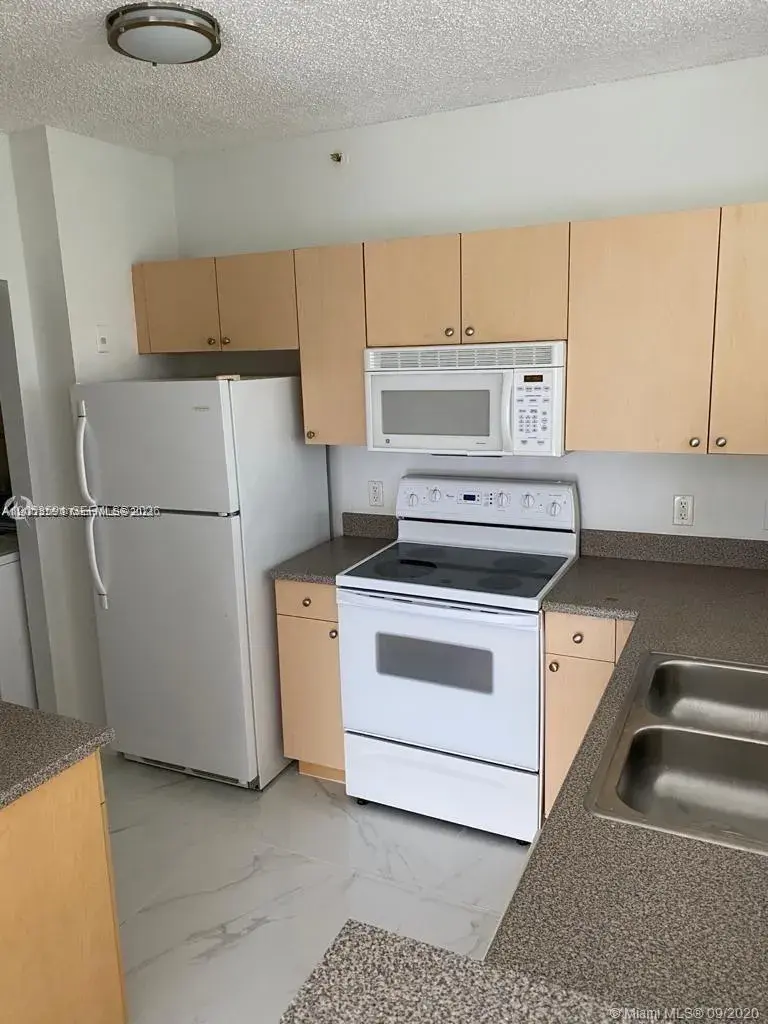 7980 N Nob Hill Rd # 102, Tamarac FL 33321