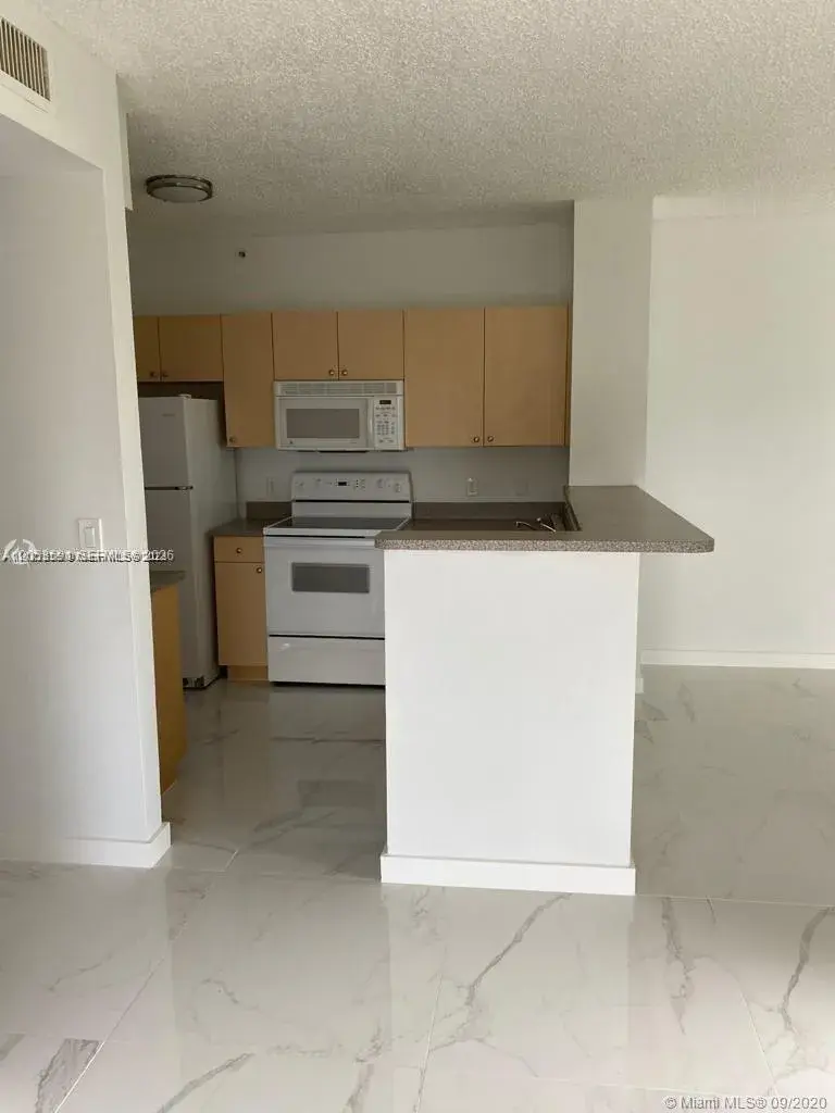 7980 N Nob Hill Rd # 102, Tamarac FL 33321