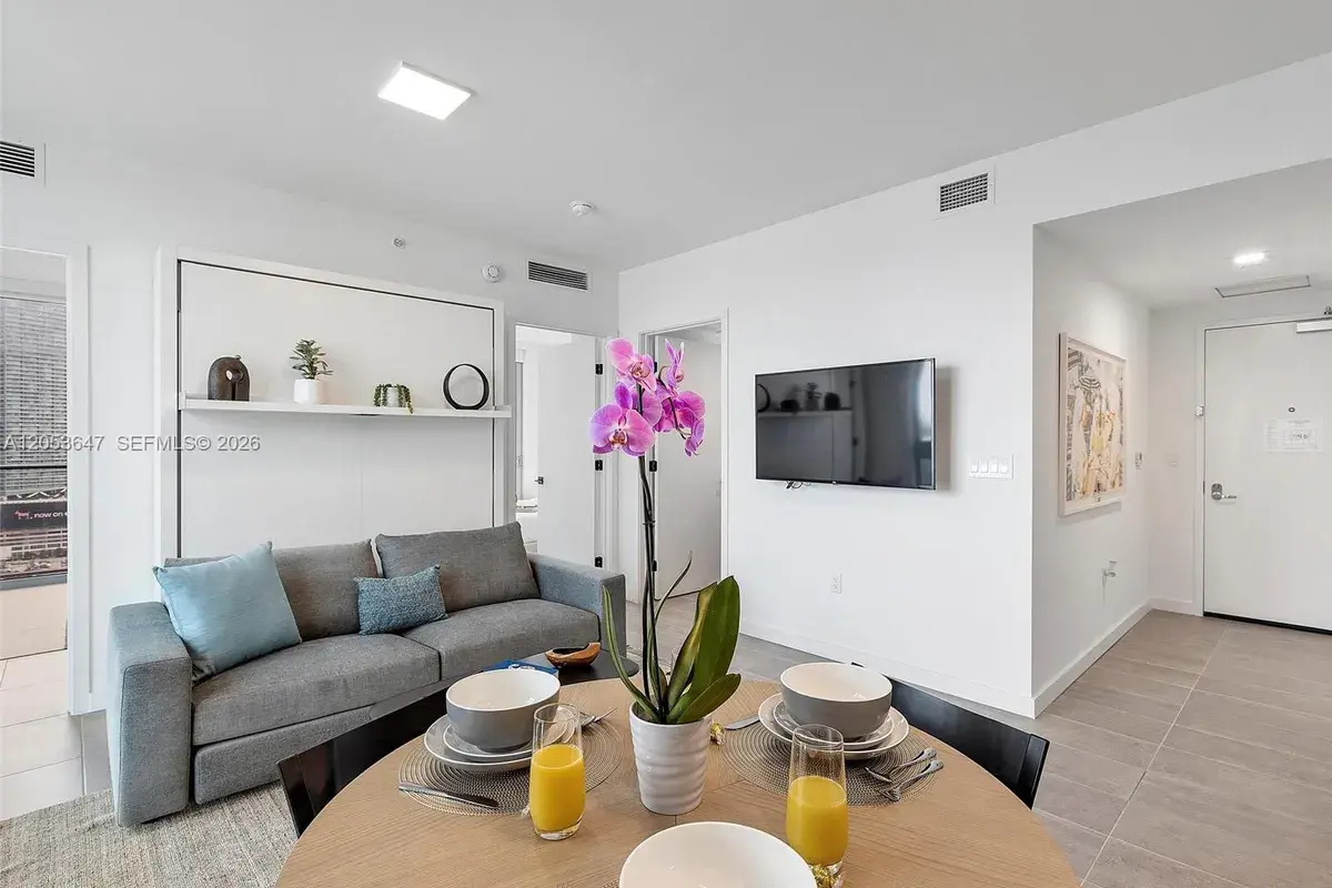 227 NE 2nd St # 2706, Miami FL 33132